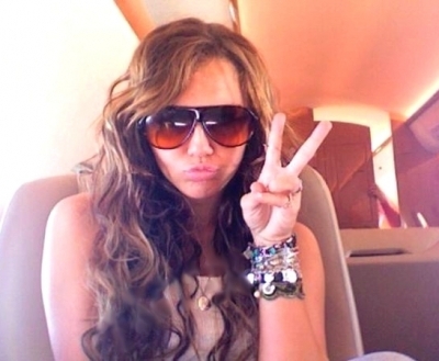 normal_miley-cyrus-myspace-pictures_%252811%2529_png - 0-Peace