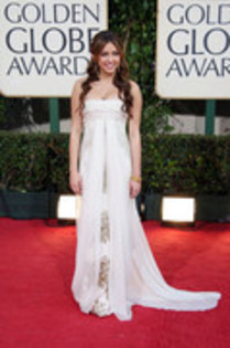 15824182_CUSENPWZY - miley cyrus Red carpet arrivals for 66th Annual Golden Globe Awards