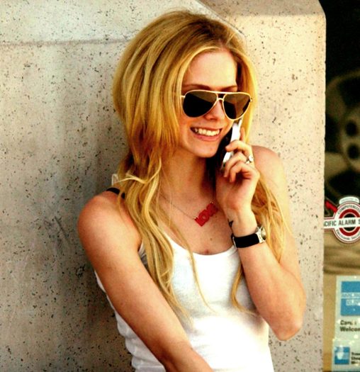 9301newadvera.com - Avril Lavigne
