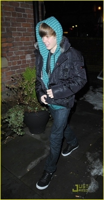 normal_justin-bieber-scotland-school-11