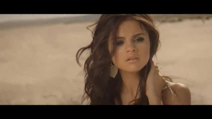 Selena Gomez & The Scene - A Year Without Rain 367