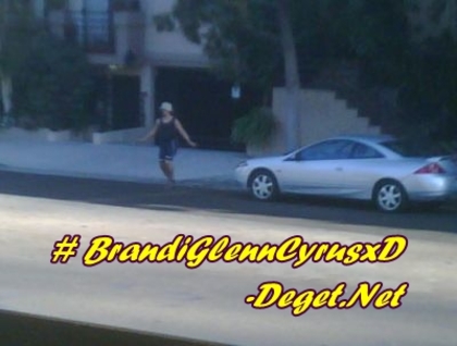I`ve been watching this guy jump rope on the side of the street for like 10 minutes its hilarious!