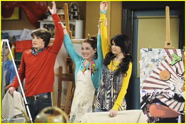 selena-gomez-gregg-sulkin-wizards-05[1]