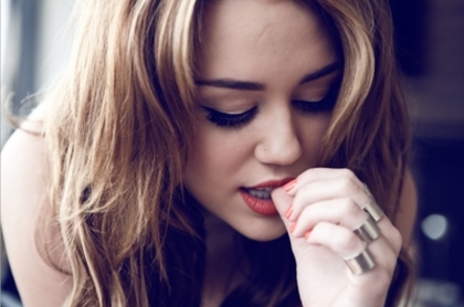 xMileyCyrusOfficial (46)