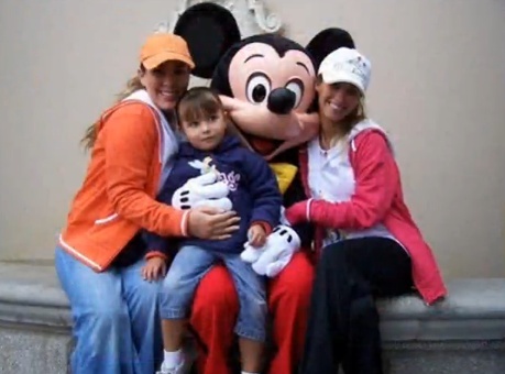 at Disney Land - 0 Mi Familia