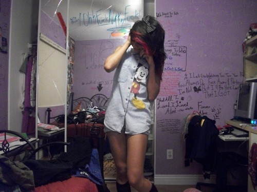 ∂ιχ ; me in bro`s room . :))