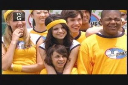 normal_017 - SGomez-Disney Channel Games Week 2 Screencaps