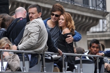 Filming LOL in Paris. xD (10)