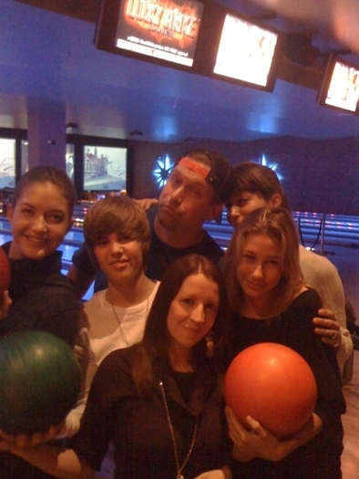 bowling - Bowling with Justin Bieber