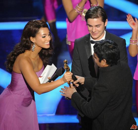 a-r-rahman-alicia-keys-zac-efron-2009-2-22-23-39-0