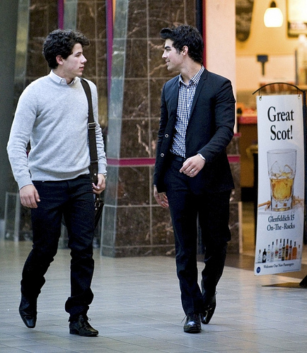 Jonas Brothers at the LAX Airport (1)
