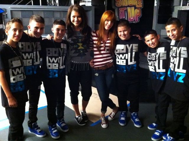 with the boyz on the set!! - Shake it up