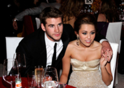 11998301_XPSKCBEXX - x miley oscar 2010