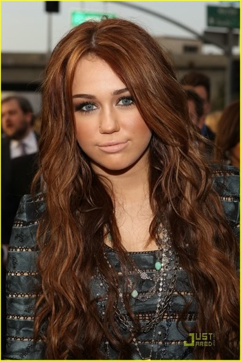 miley-cyrus-2010-grammys-01