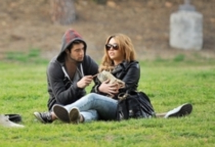 05 02 At Griffith Park in LA with Josh Bowman - Miley Ray Cyrus (32)