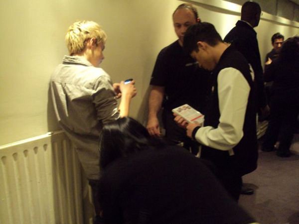 GMA007714 - x factor backstage 2010