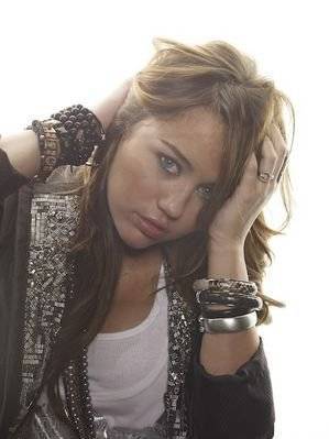 CBZALINHYHKLIDGCGMF - Miley Cyrus