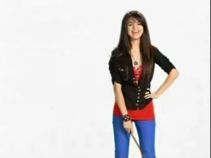 Selena-disney-intro-selena-gomez-20131272-320-240