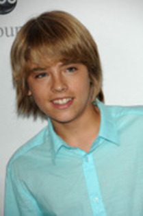 WCAUSZIKISUNMQLUWHB - Dylan  Sprouse  and  Cole  Sprouse