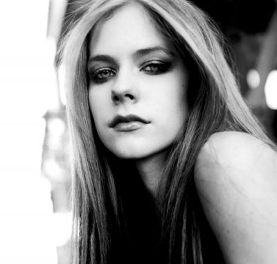 Avril-UMS-photoshoot-avril-lavigne-17602865-400-381