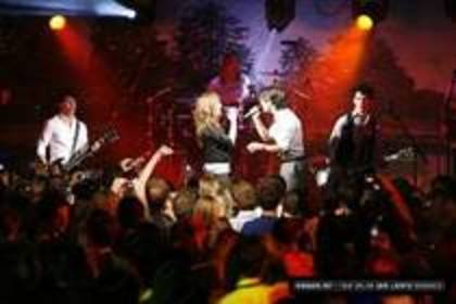 XTYRKDUIJPNXXVDIKPD - camp rock european premier concert