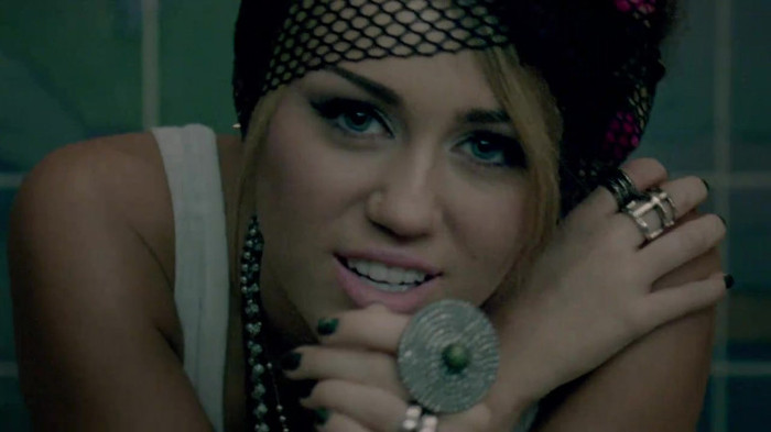 Miley Cyrus - Who Owns My Heart 032