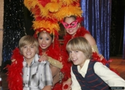 0(0 - Dylan  Sprouse  and  Cole  Sprouse