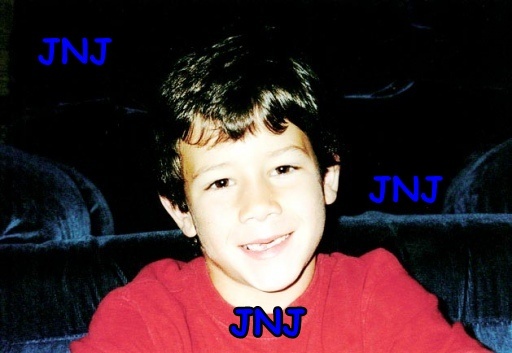 normal_0_joejonasfanatic003[1]