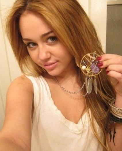  - 3 rare pics with miley cyrus_you CAN copy them