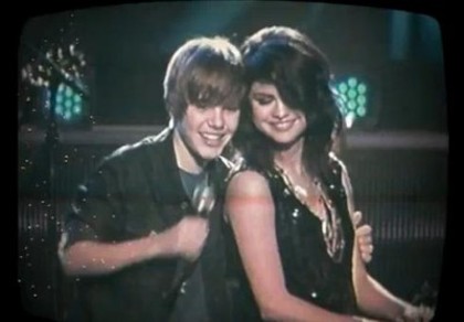 Justin-Bieber-and-Selena-Gomez-400x278