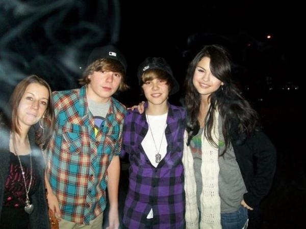 Justin's Mom,Christian,Justin and Selena