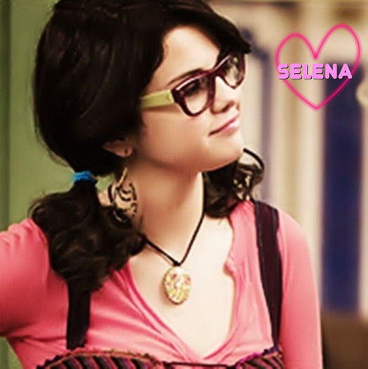 Selena (895)