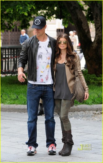 fergie-josh-duhamel-milan-01 - x - Fergie - x