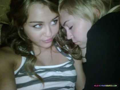 Miley Cyrus (8) - 0 Miley Cyrus-Twitter Pictures 0