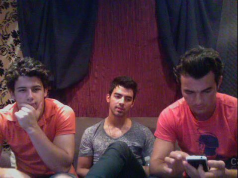 Jonas Brothers Live Chat (19)