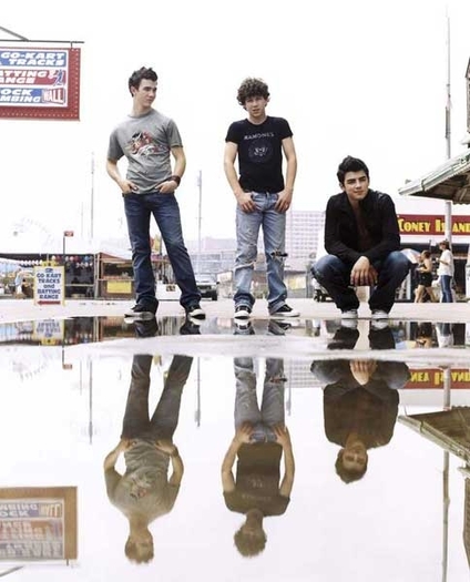 tb_650_mare_8528_jonas_brothers_7