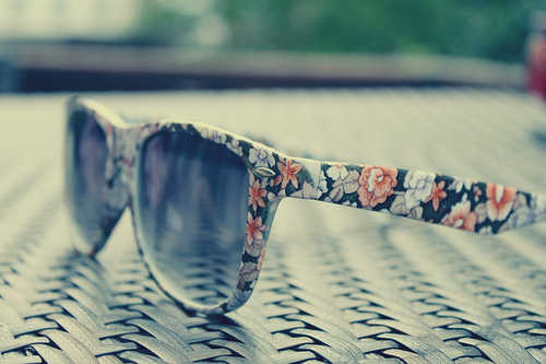 sun..and glasses..phh LOL i loveit