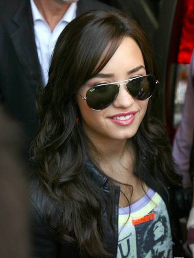 I love this photo - At her London Hotel - April 24th 2009