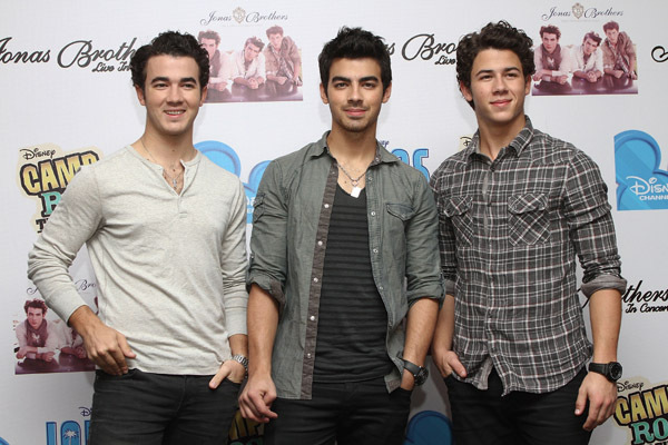 JB - Me and Jonas Brothers Press Conference In Mexico City