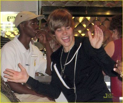 justin bieber dancing (2) - Justin Bieber Dancing In Bahamas