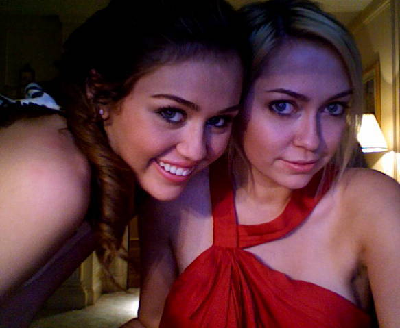 DWJGEAUSJTRDLRGAQRT - All pics with Miley