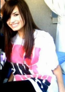 19140_107177295963607_100000140103509_177847_5894420_n - The Real Demi Lovato