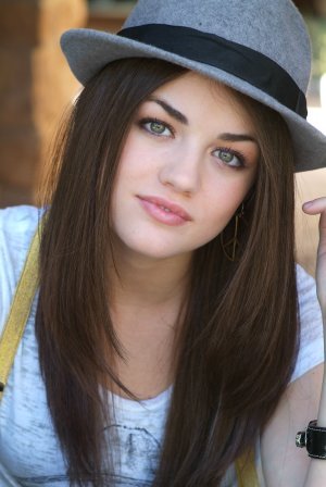 lucy-hale-505516l