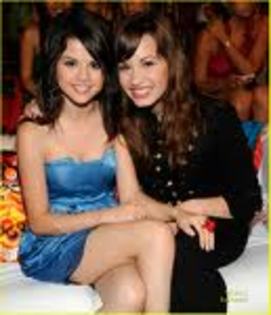 selena si demi - 00-Hello-00