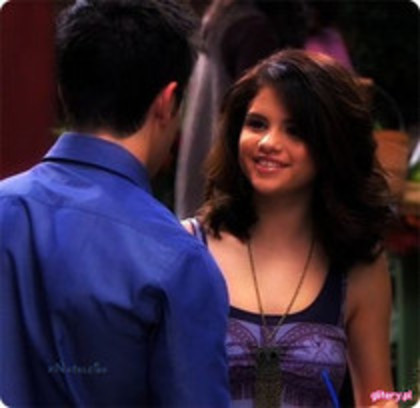 40268666_IYCUBAGRB - Selena Gomez