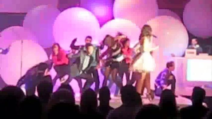 SELENA GOMEZ Performs Live with BELLA. ZENDAYA and Entire SHAKE IT UP Cast! 072