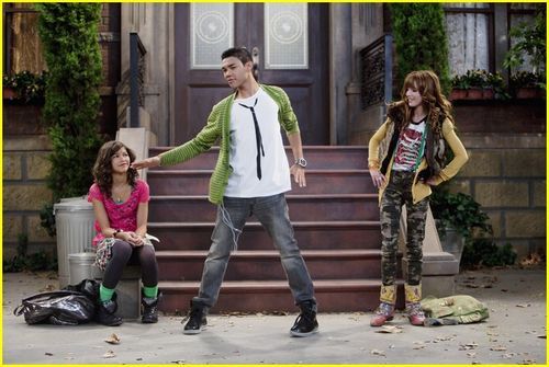 normal_bella-thorne-shake-up-promos-11