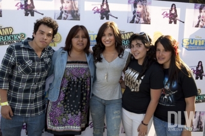 normal_009 - oo_With her fans from Mexico City_oo