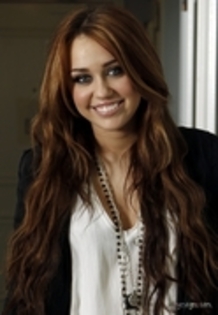 16137097_VHWQYUJQA - Sedinta foto Miley Cyrus 43