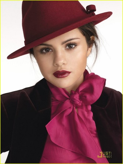 selena-gomez-glamour-mag-01